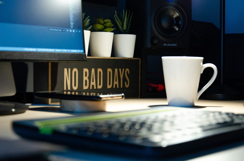 a sign saying no bad days to show how habits progress your career not goals