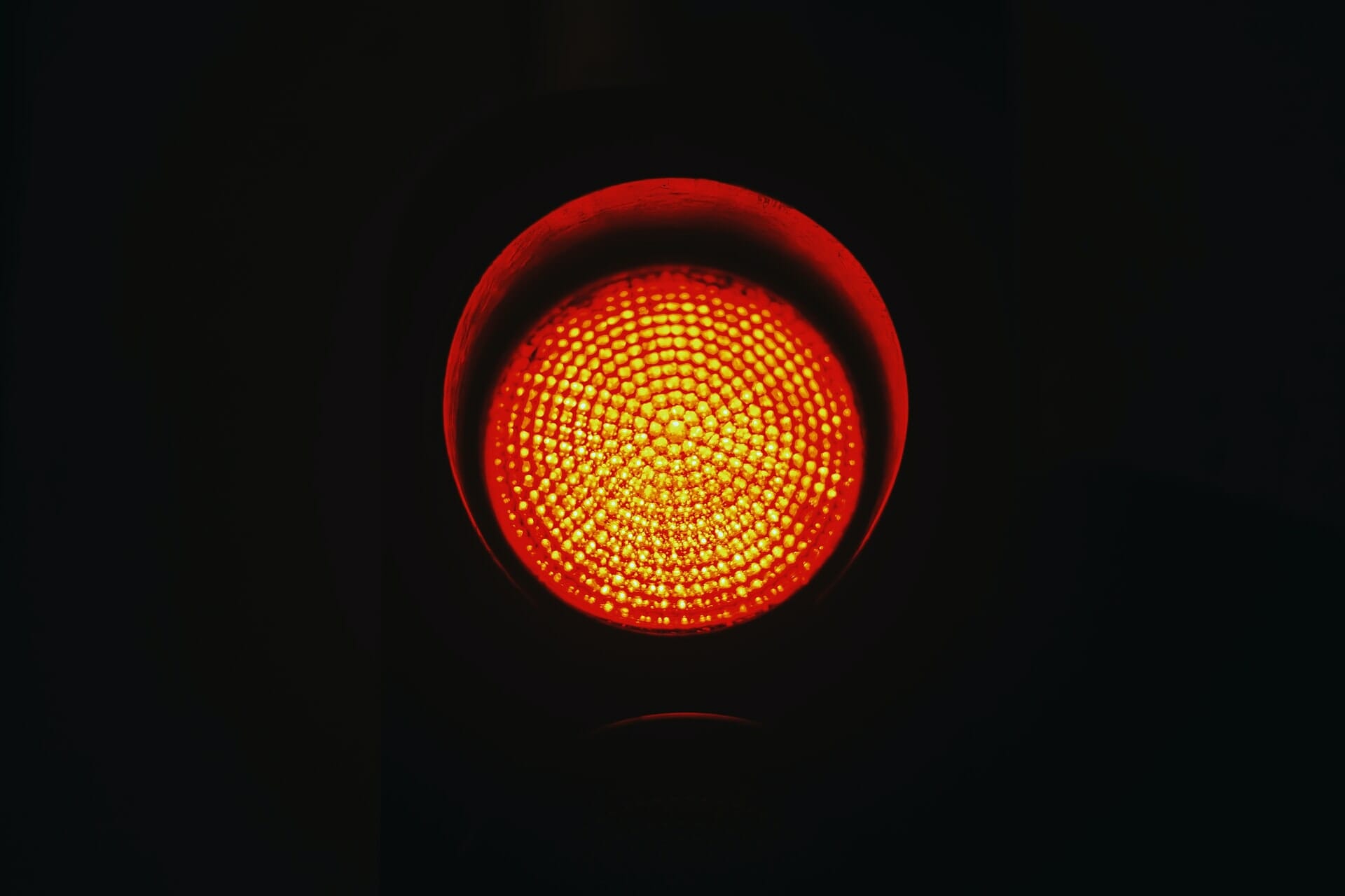 an amber traffic light to represent having to address issues to prepare your virtual team for the long haul